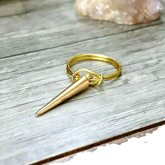 Gold Spike Fidget Ring, Wire Wrapped Stackable Ring, Size 4.5 - Picture 1 of 2